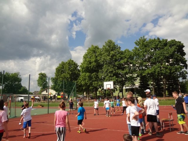 Gmina Wiązowna  -Sportowy dzień dziecka w Gliniance, czerwiec 2015