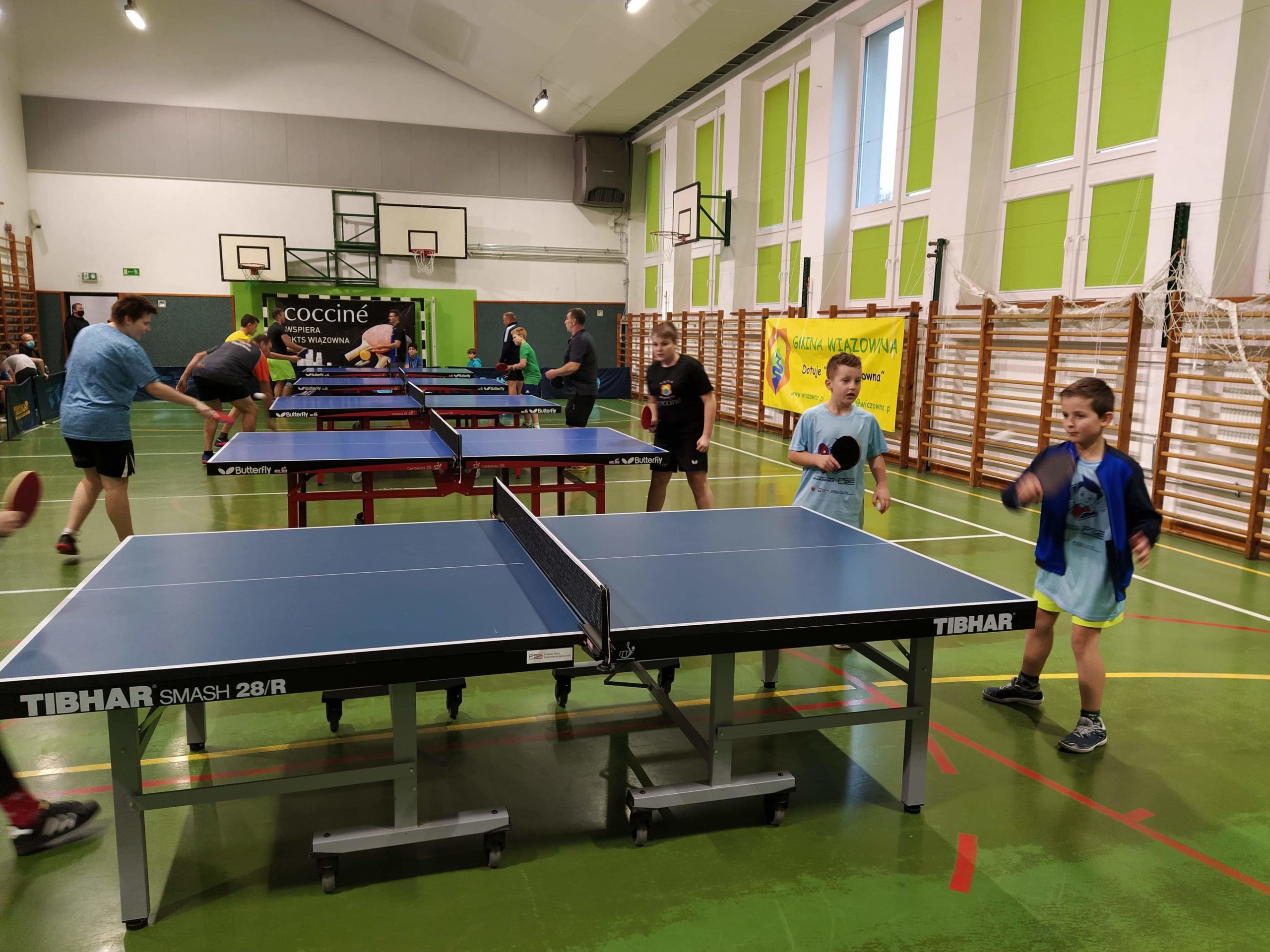 Mikołajkowy Turniej Tenisa Stołowego w Szkole Podstawowej w Wiązownie