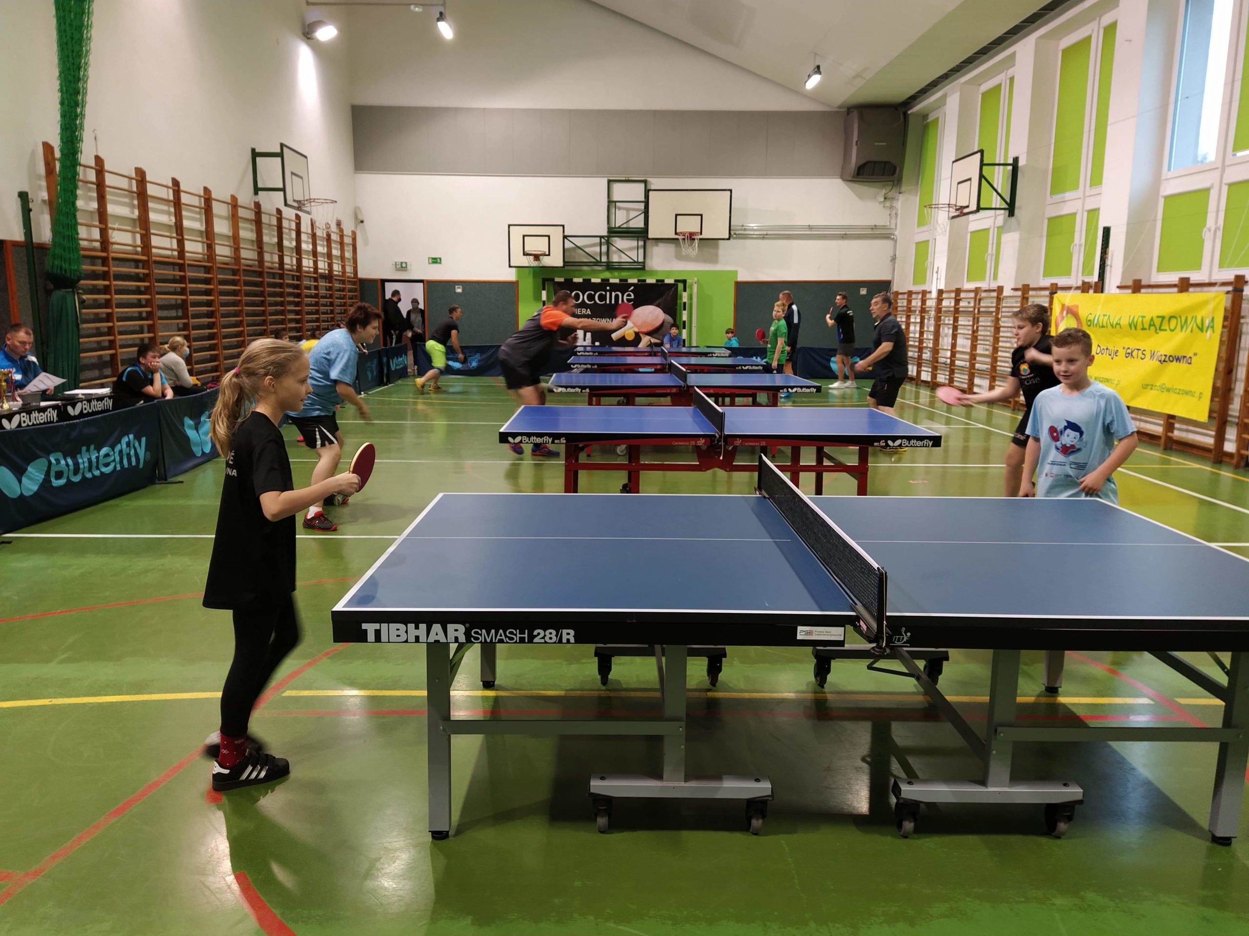 Mikołajkowy Turniej Tenisa Stołowego w Szkole Podstawowej w Wiązownie