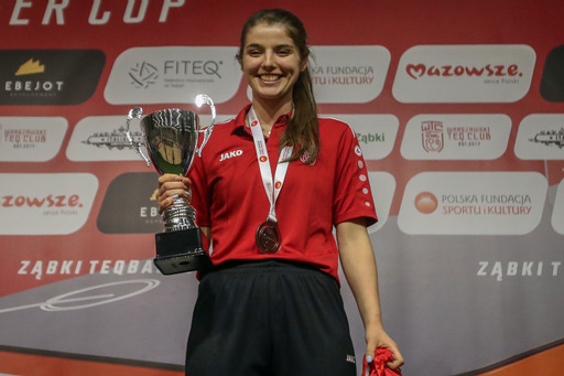 Ala Bartnicka z pucharem