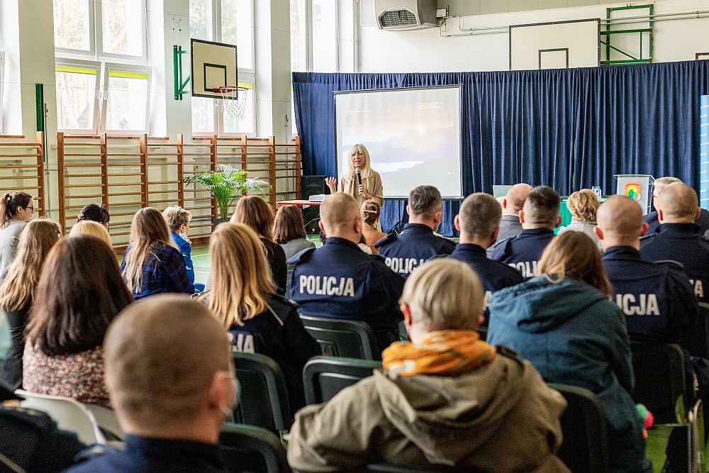 Spotkanie sędzi Anny Marii Wesołowskiej z policją, nauczycielami i pracownikami jednostek Gminy Wiązowna