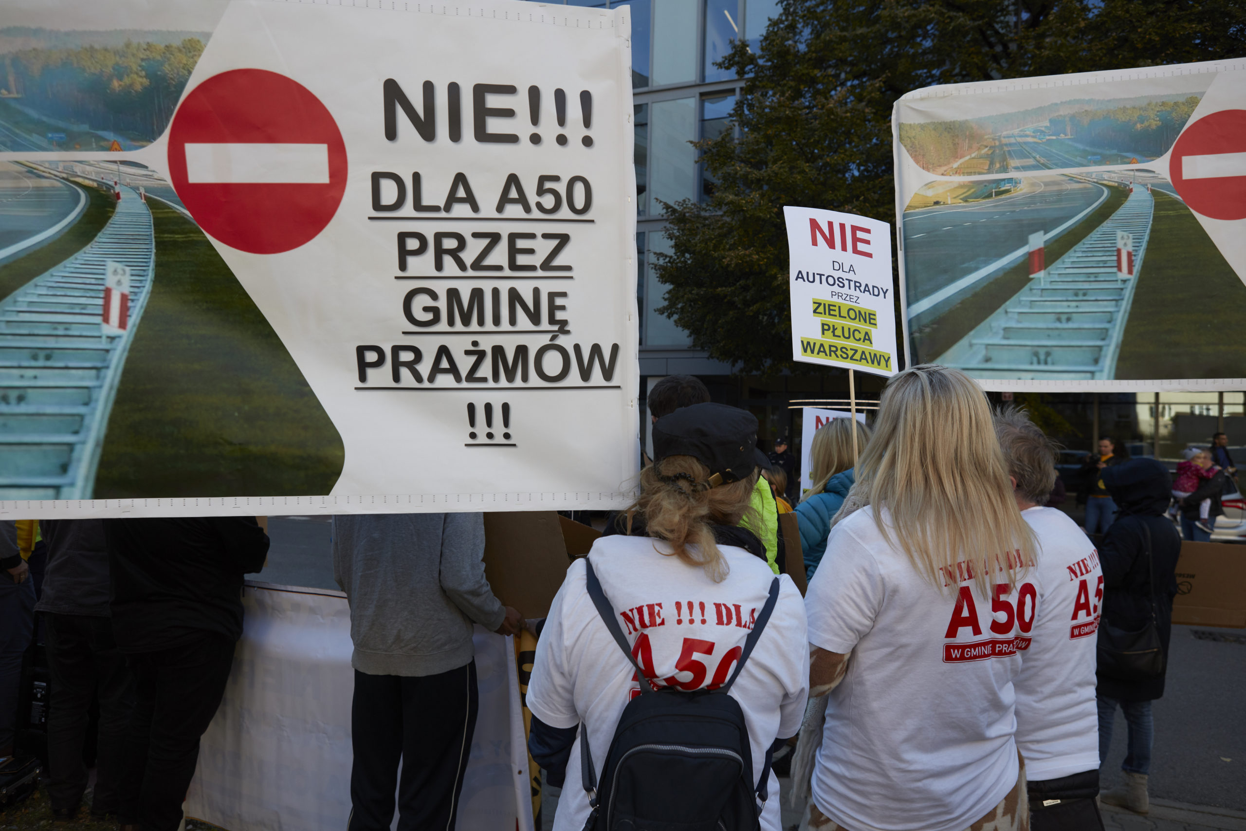 Protest pod siedzibą Generalnej Dyrekcji Dróg Krajowych i Autostrad w Warszawie (Foto: "Nie Tędy Droga")