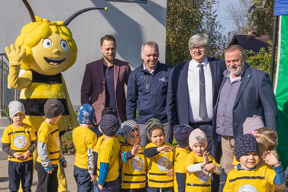 Uroczystość z okazji nadania imienia "Pszczółki Mai" przedszkolu w Woli Duckiej