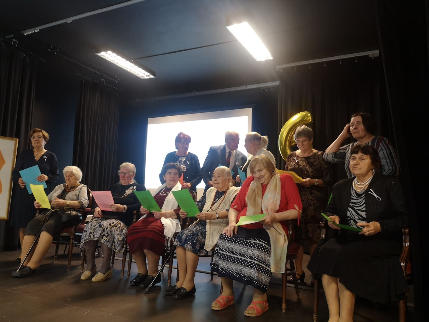 Seniorzy z Dziennego Domu "Senior+" świętowali szóste urodziny swojej placówki w Woli Karczewskiej