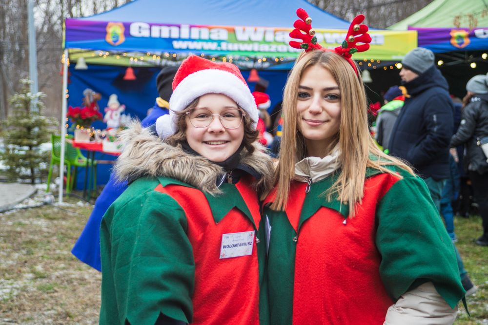 "Wspólne ubieranie choinki" odbyło się 5 grudnia przy Pawilonie Kultury w Wiązownie
