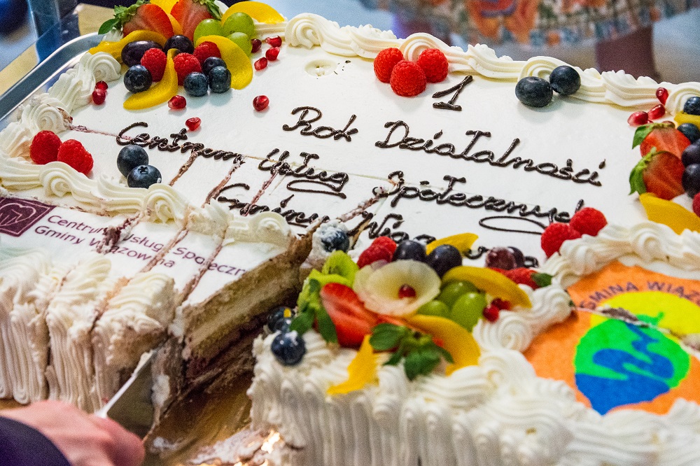 Urodziny tort Centrum Usług Spoęłcznych Gminy Wiązowna