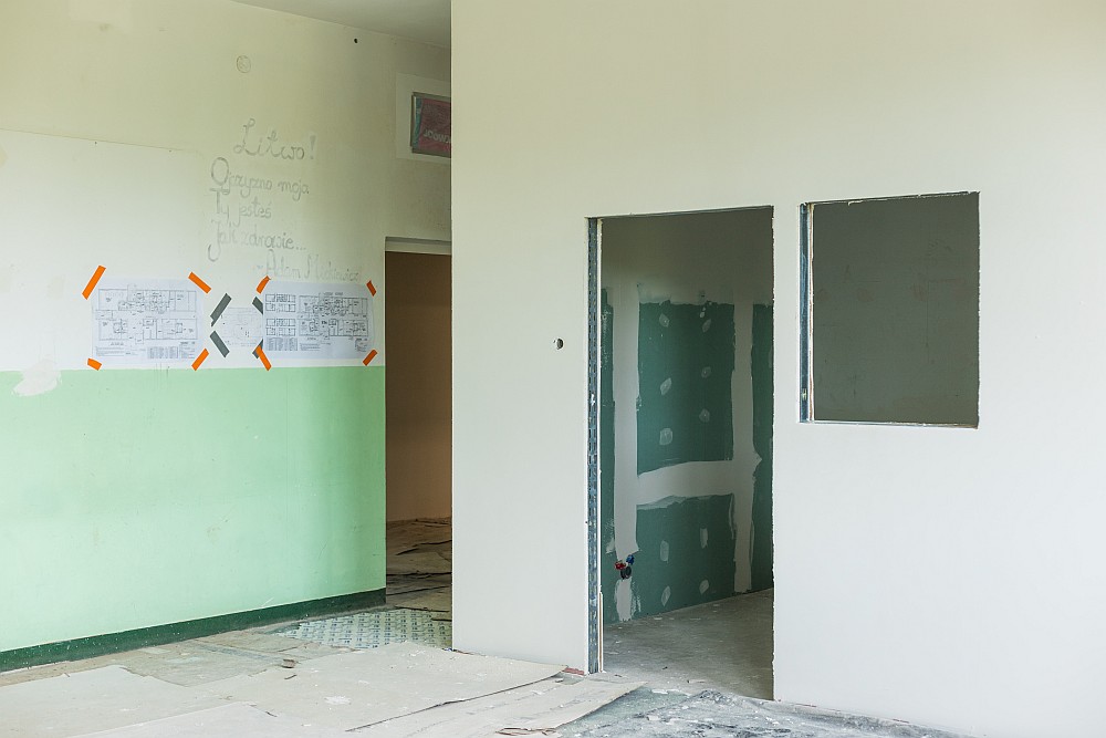 Trwają prace modernizacyjne w budynku dawnego gimnazjum w Gliniance, gdzie powstaje żłobek