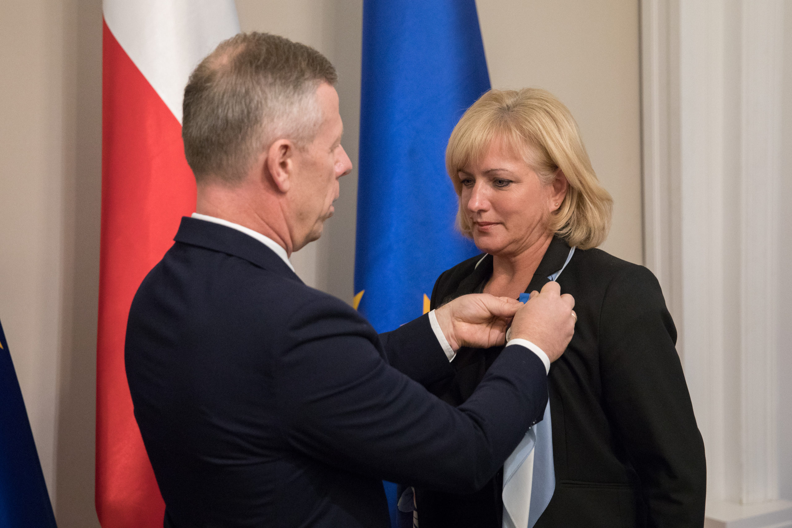 Dyrektor CUS Małgorzata Łysik odbiera Medal Stulecia Odzyskanej Niepodległości