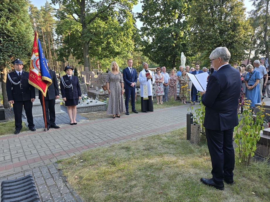 Święto Wojska Polskiego 15 sierpnia na cmentarzu w Wiązownie