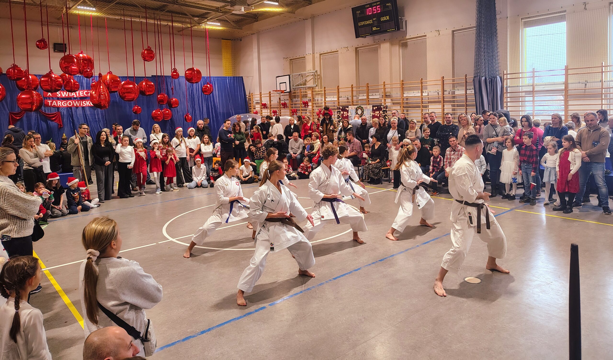Świąteczne Targowisko w Gliniance (Foto: SP Glinianka)