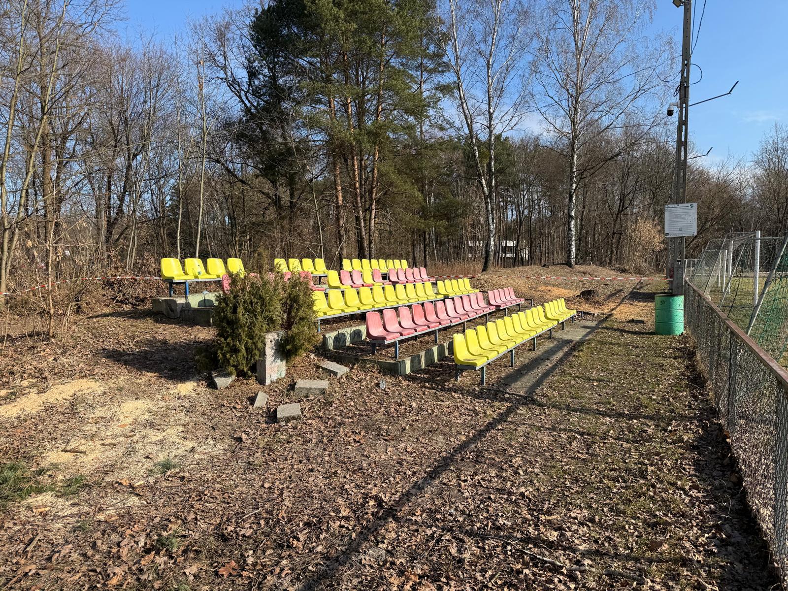 Stare trybuny KS Advit